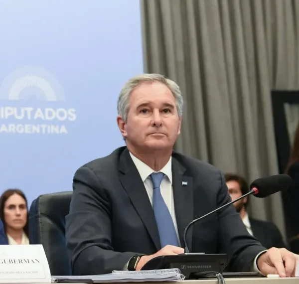 US$1000 millones a EEUU: Canciller bajo la lupa.