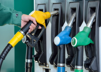 Gobierno aplaza parte de los impuestos a los combustibles.