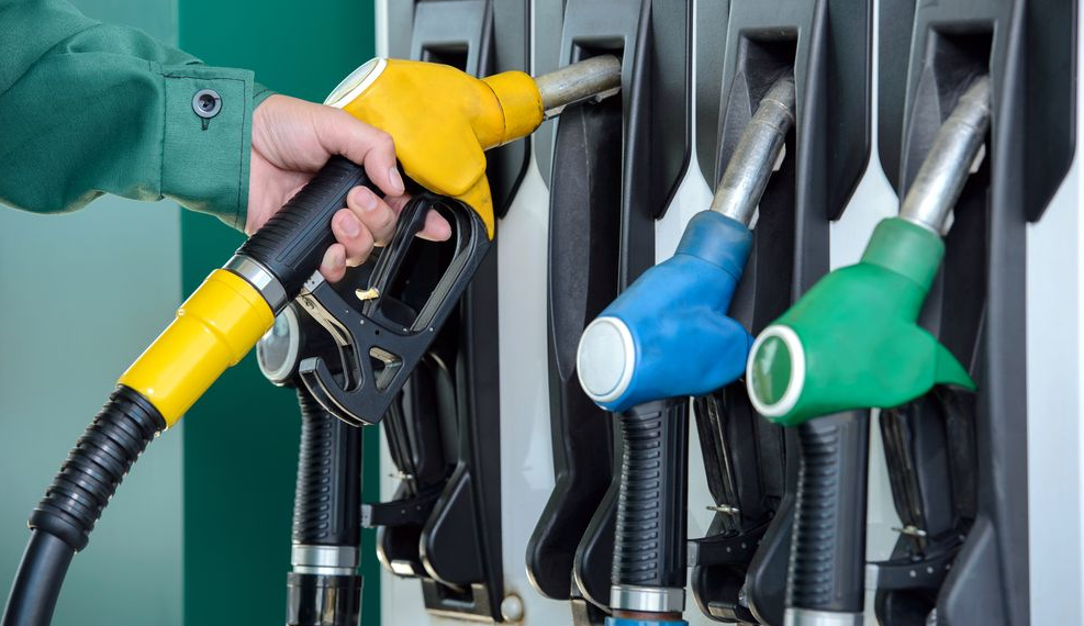 Gobierno aplaza parte de los impuestos a los combustibles.