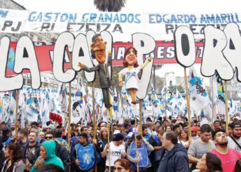 La Cámpora va contra la reforma laboral de Milei y el FMI con su plan.