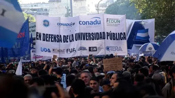 Dura crítica a Javier Milei: lo acusan de querer «retroceder 200 años» por el conflicto universitario.