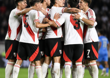 River celebra una contundente victoria ante Blooming con un equipo completamente surgido de sus inferiores