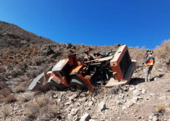 Accidente en Salta: una camioneta cae 30 metros y sus ocupantes sobreviven