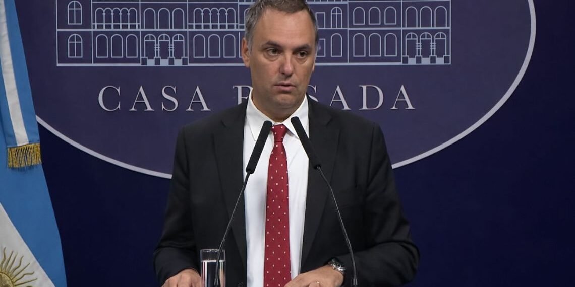 Divisiones en el electorado de Milei ante el caso Adorni