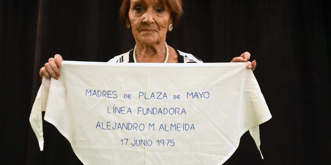 Emotiva despedida de Taty Almeida en Plaza de Mayo