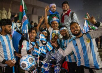 Fanáticos de Bangladesh celebran el cumpleaños de Messi con una tradición única