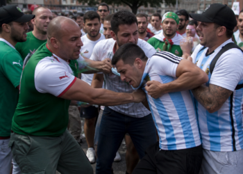 Conflictos en Nueva York: desmanes entre hinchas de Argentina y Argelia antes del Mundial