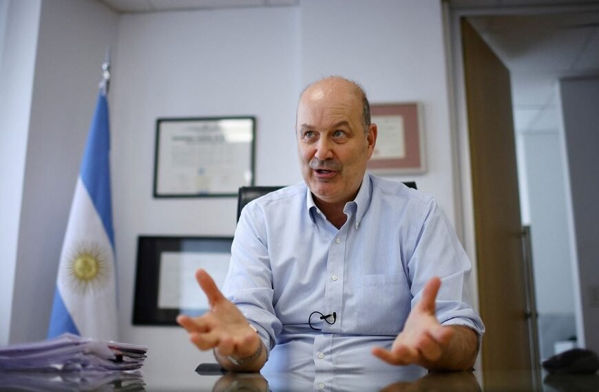 Sturzenegger apoya la reforma de la ley de Sociedades: ‘No hay razón para dudar de la seguridad de la inteligencia artificial’