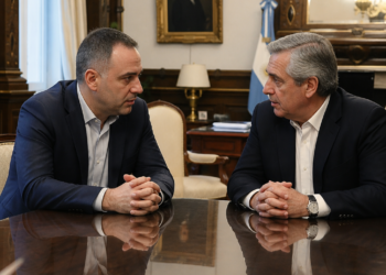 Reunión entre Manuel Adorni y su sucesor Adrián Ravier en la Casa Rosada