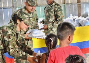 Una misión humanitaria argentina en Venezuela logró rescatar a dos menores entre los escombros gracias a un perro especializado