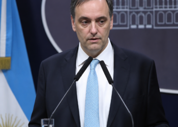 Adorni se prepara para recibir a senadores libertarios, aunque se anticipan notables ausencias