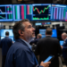 Las acciones argentinas aumentan en Wall Street y el riesgo país se aproxima a los 400 puntos