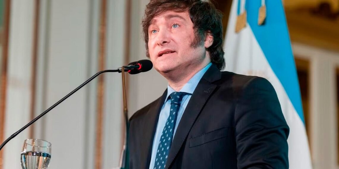El riesgo país se situó en 404 puntos y aún no logra romper el umbral de la era Milei