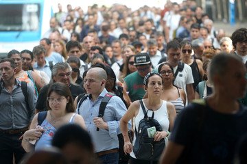 A pesar de la reciente desaceleración de la inflación, el poder adquisitivo sigue estancado: solo ocho sindicatos lograron aumentos reales