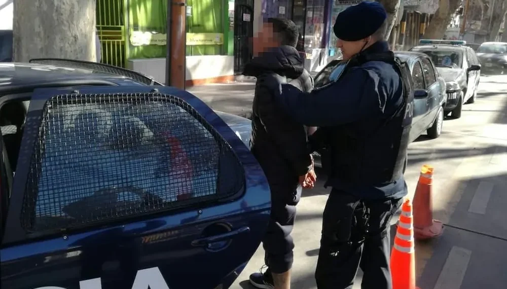 Una mujer denunció a su expareja policía por abuso sexual en Mendoza