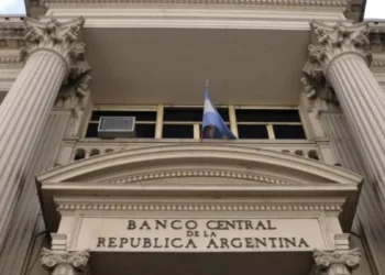 La brecha récord en tasas de préstamos y plazos fijos afecta el acceso al crédito