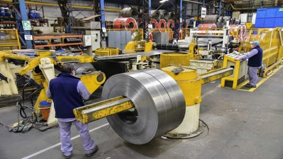 Un sector crucial de la industria enfrenta desafíos: caída en junio y operativo al 40% de su capacidad