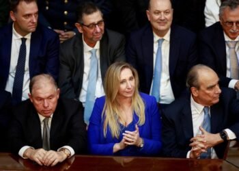 El Gobierno reestructura su poder, aumentan las tensiones internas y la lucha por lealtades en el Congreso