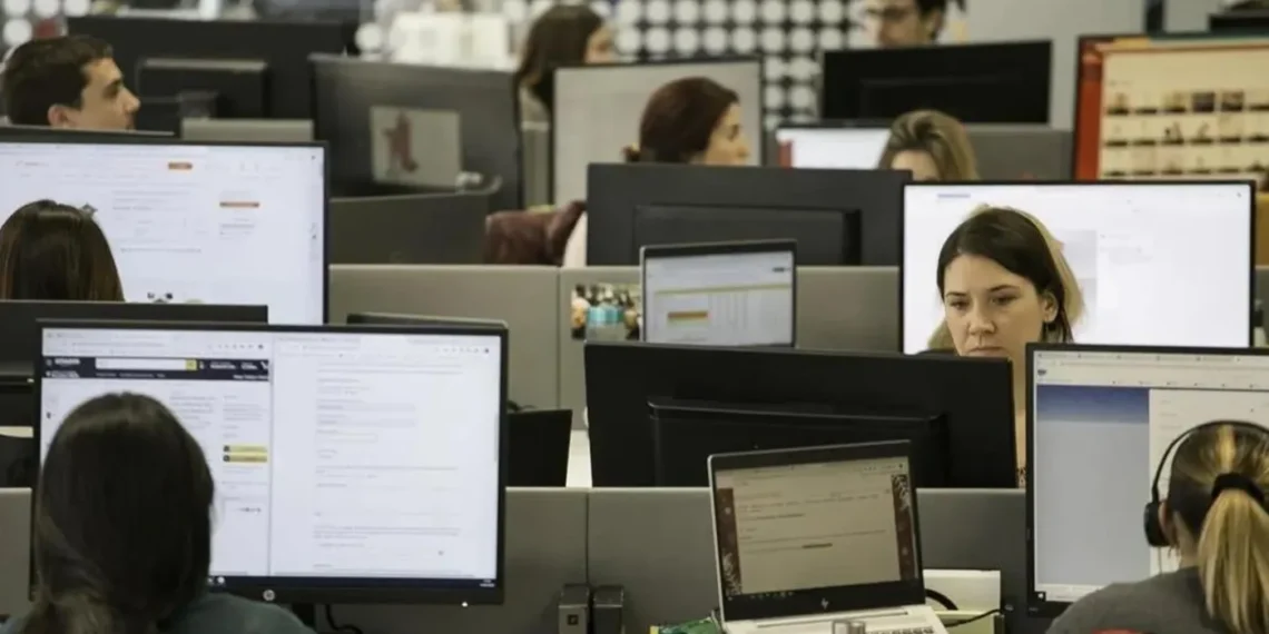 El Estado perdió más de 17.000 empleos en un año: la planta pública cayó un 6%