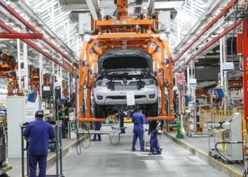 La producción automotriz cayó en julio, pero las exportaciones sostienen la actividad del sector