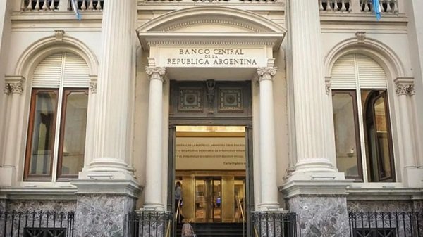 El Banco Central refuerza sus reservas internacionales para estabilizar el dólar
