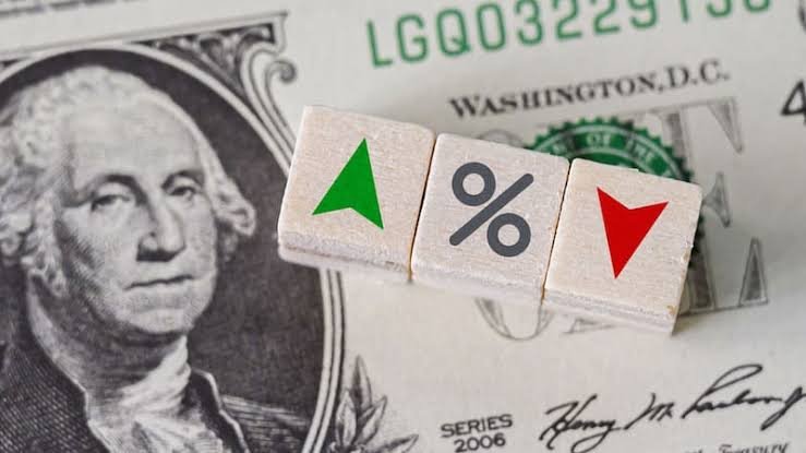El Gobierno ajusta su estrategia para manejar el dólar tras el aumento de tasas que alteró el mercado