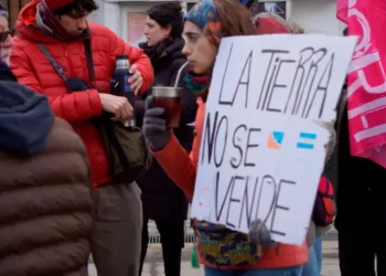 Sindicatos y movimientos sociales cuestionaron el proyecto sobre propiedad privada y reclamaron incorporar la función social de la tierra
