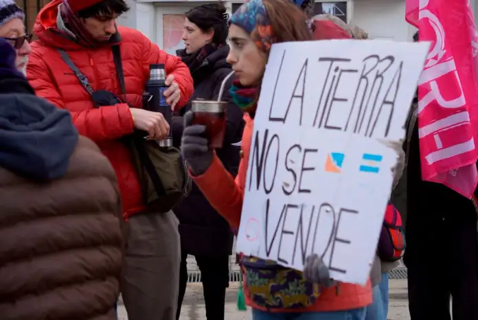 Sindicatos y movimientos sociales cuestionaron el proyecto sobre propiedad privada y reclamaron incorporar la función social de la tierra