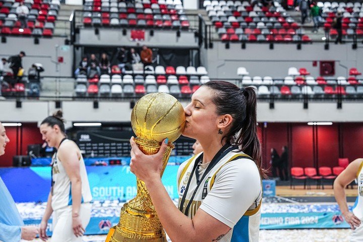 La selección argentina de baloncesto femenino se coronó campeona del Sudamericano 2026 tras vencer a Venezuela