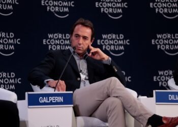 El consumo minorista cayó en julio y una discusión sobre las ventas online abrió el debate sobre las mediciones