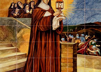 La celebración de Santa Clara de Asís: historia y oración para invocar su ayuda