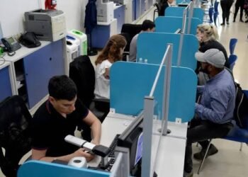 El Gobierno prepara cambios en la carrera del empleo público y busca negociar con los gremios