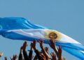 Más de la mitad de los argentinos percibe una mayor presencia de la soberanía nacional, pero cuestiona al Gobierno