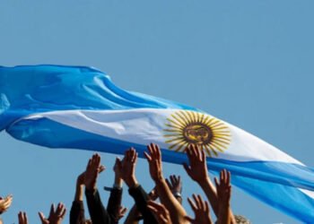 Más de la mitad de los argentinos percibe una mayor presencia de la soberanía nacional, pero cuestiona al Gobierno