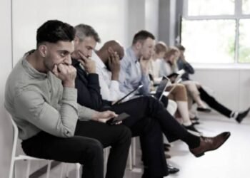 El empleo registrado privado cayó por tercer mes consecutivo en mayo