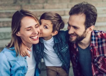 Mel Robbins, especialista en desarrollo personal: “Es fundamental aprender a amar a los padres por quienes son, no por quienes quisiéramos que sean”
