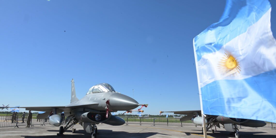 El Gobierno amplió el secreto militar sobre los F-16 y habilitó el envío de componentes al exterior