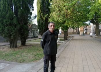 Alberto Cepeda, sereno de un cementerio: “Recorro el lugar tres o cuatro veces por noche y vi cosas inexplicables”