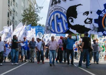 La CGT marchará a Economía por el endeudamiento de los hogares y las pymes protestarán por los cierres