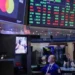 El riesgo país finalizó en 512 puntos mientras el Merval logró cerrar en alza