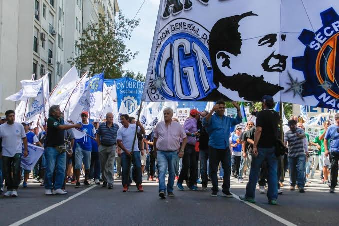 La CGT marchará a Economía por el endeudamiento de los hogares y las pymes protestarán por los cierres