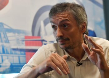 Según una encuesta, los 25 dirigentes evaluados tienen saldo negativo de imagen