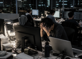 Las promesas de la inteligencia artificial sobre la reducción de horas laborales chocan con la realidad de largas jornadas
