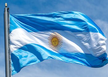 El riesgo país se mantiene por encima de 500 puntos y el mercado empieza a mirar las elecciones de 2027