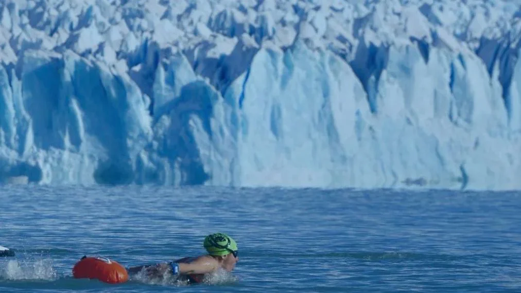 Natación en aguas gélidas: el Mundial de Natación en el Perito Moreno