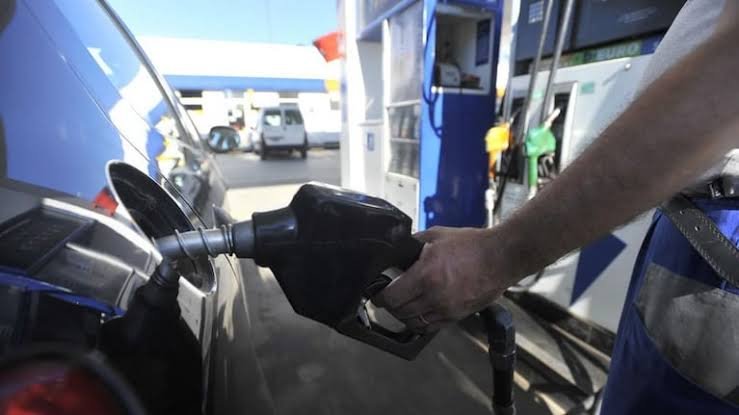 El Gobierno vuelve a postergar el aumento de los combustibles y busca evitar una presión extra sobre la inflación