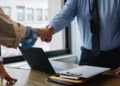 Las empresas mejoran sus expectativas de contratación y prevén más empleo para el cierre de 2026