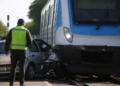 Accidente en Ramos Mejía: un tren Sarmiento colisionó con un automóvil, causando demoras en el servicio