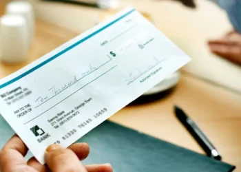 Cambian las reglas para las sociedades de bolsa y buscan evitar una doble retención del impuesto al cheque
