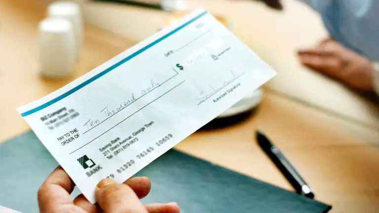 Cambian las reglas para las sociedades de bolsa y buscan evitar una doble retención del impuesto al cheque
